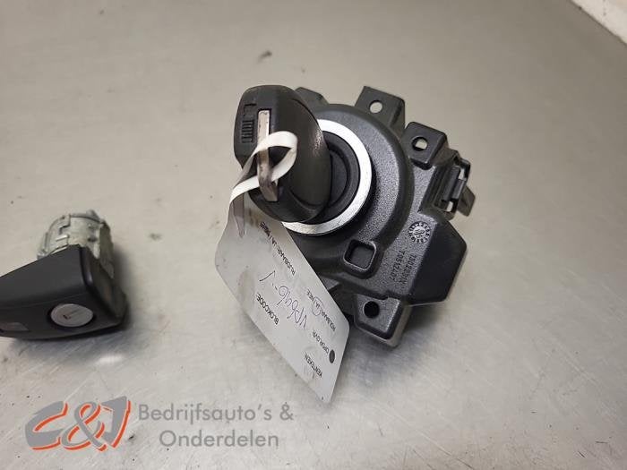 Kontaktslot + Sleutel van een Mercedes Vito, Gebruikt, -, Ophalen of Verzenden, -