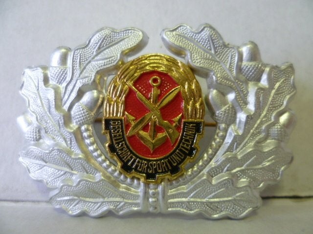 NVA DDR Oost Duitsland Pet Embleem militair nieuwstaat, Verzamelen, Ophalen of Verzenden, Landmacht, Duitsland, Embleem of Badge