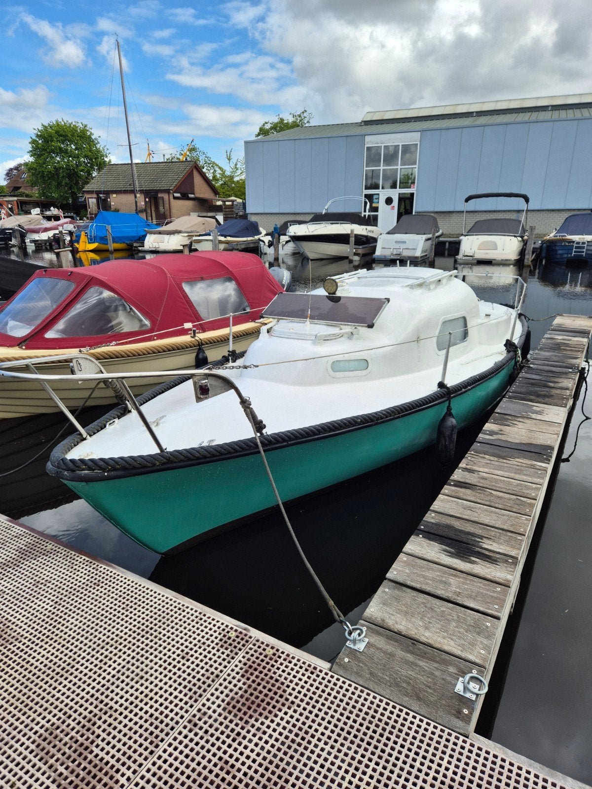 Kajuitboot (voormalige zeilboot) met dubbele kiel, Ophalen, Buitenboordmotor