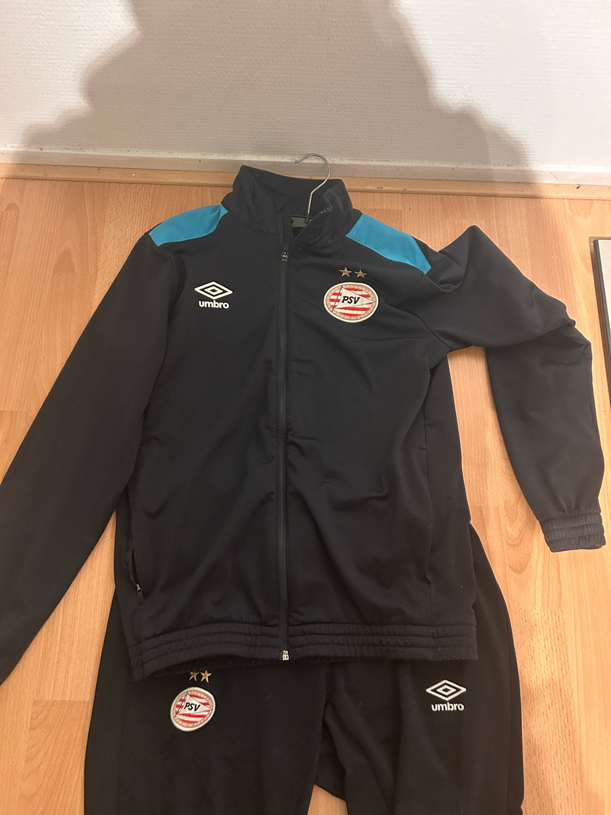 PSV Trainingspak Umbro Zwart Maat M maat S, Maat 48/50 (M), Zwart, Ophalen of Verzenden, Voetbal