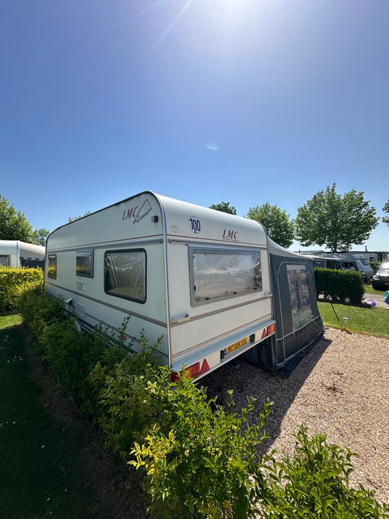 LMC Luxus 530 Caravan met voortent,luifel,slaapcabine, Vast bed, Rondzit, Particulier, 5 tot 6 meter