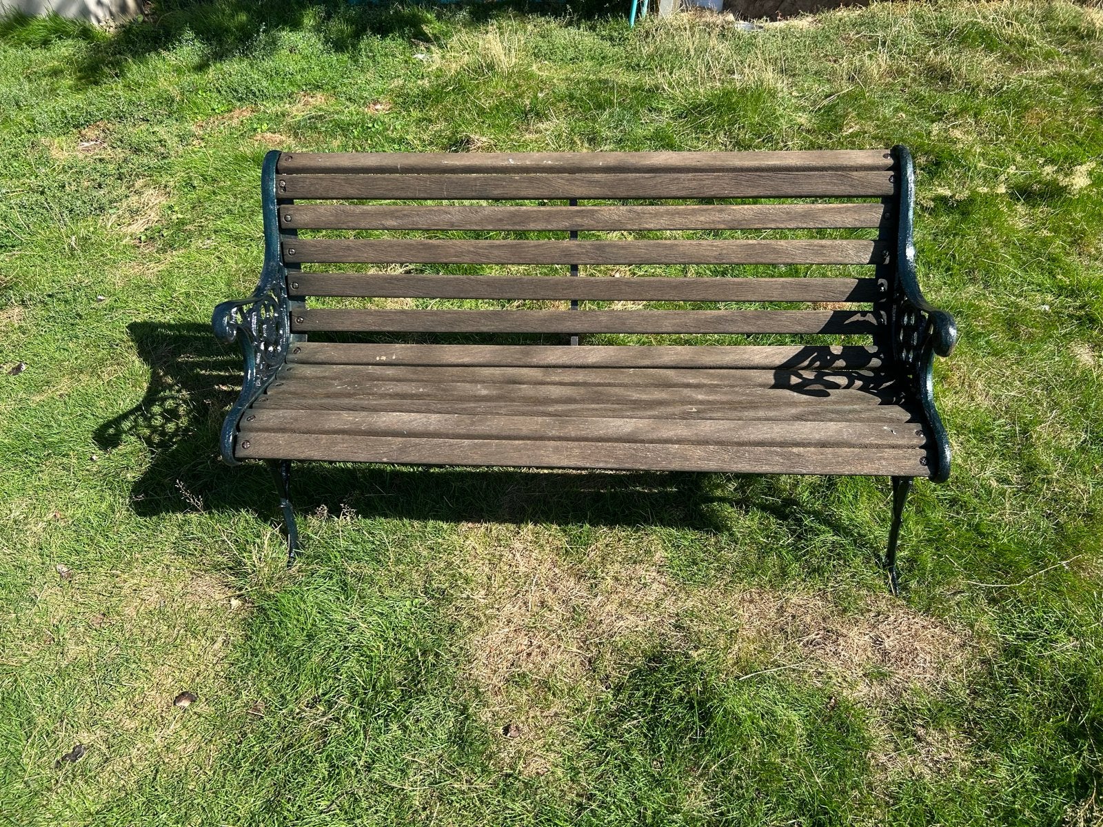 Robuuste Tuinbank met Houten Zitting en Metalen Frame, Ophalen of Verzenden, Gebruikt, Hout