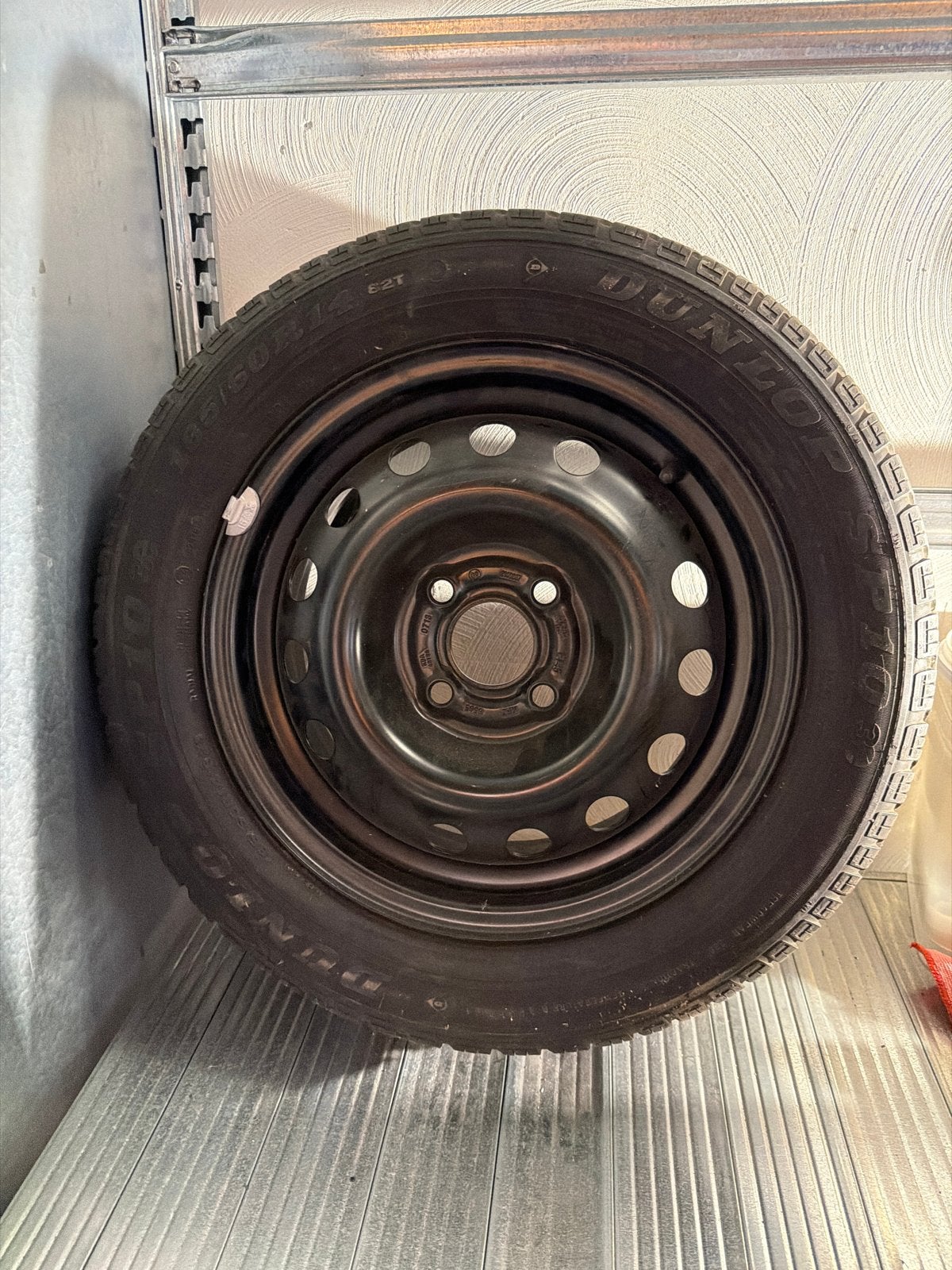 Dunlop op stalen velg 185/60R14, Ophalen of Verzenden, Gebruikt