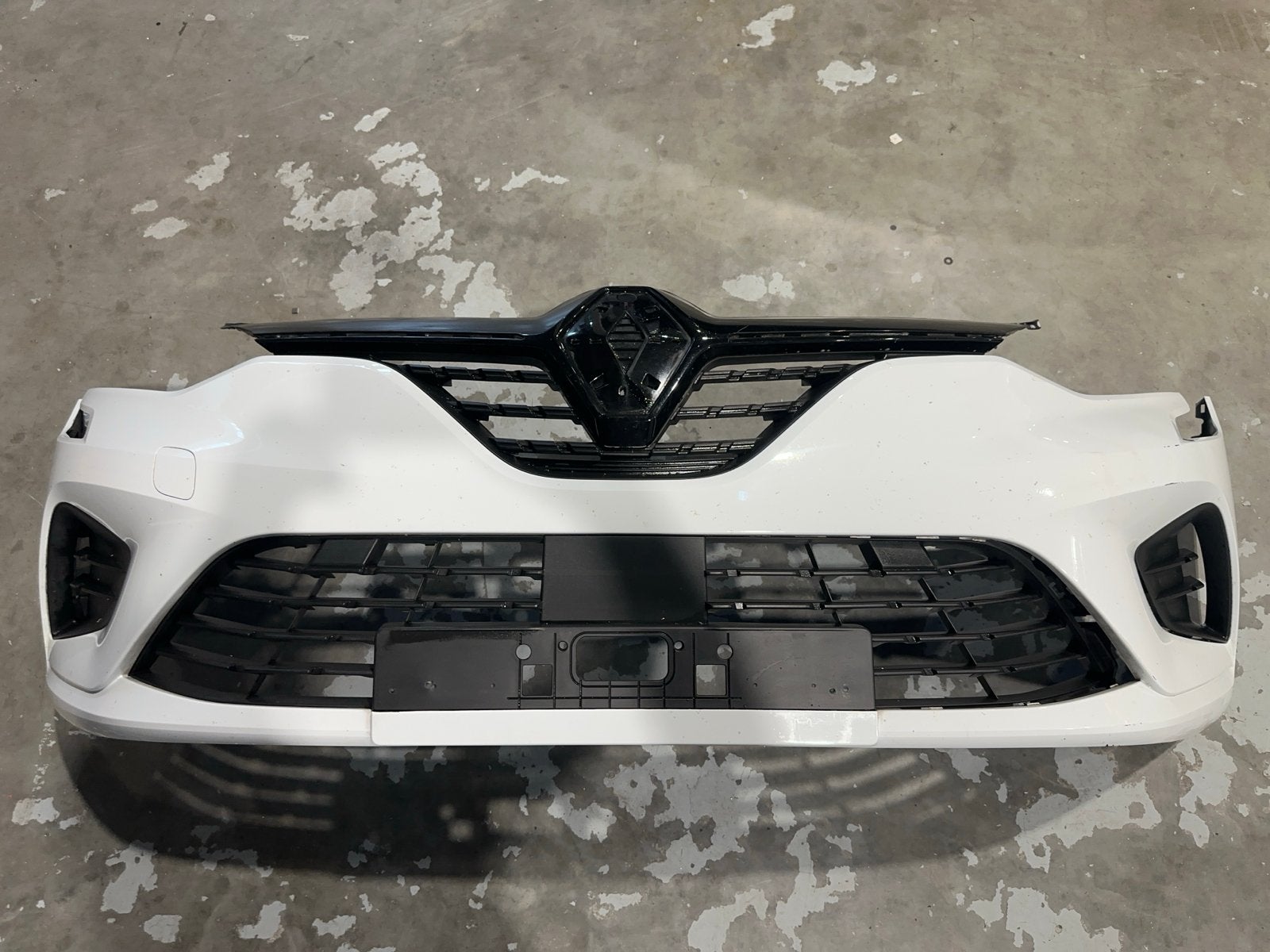 Renault Clio 5 Voorbumper Bumper 2021 Wit Gebruikt, Gebruikt, Ophalen of Verzenden, Bumper, Renault