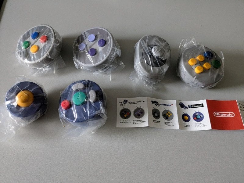 Nintendo controller sleutelhanger SNES N64 Gamecube keychain, Ophalen of Verzenden, Nieuw, Overige kleuren, Met 1 controller