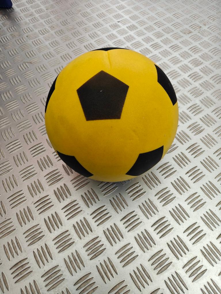 €2,- Zachte lichte Voetbal Schuimbal, Ophalen, Bal