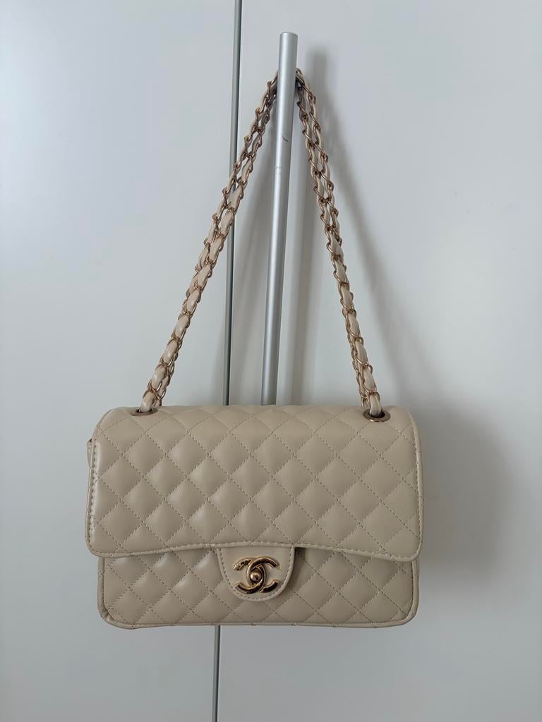 Beige tas met kettinghengsel, Ophalen of Verzenden, Gebruikt, Beige, Schoudertasje