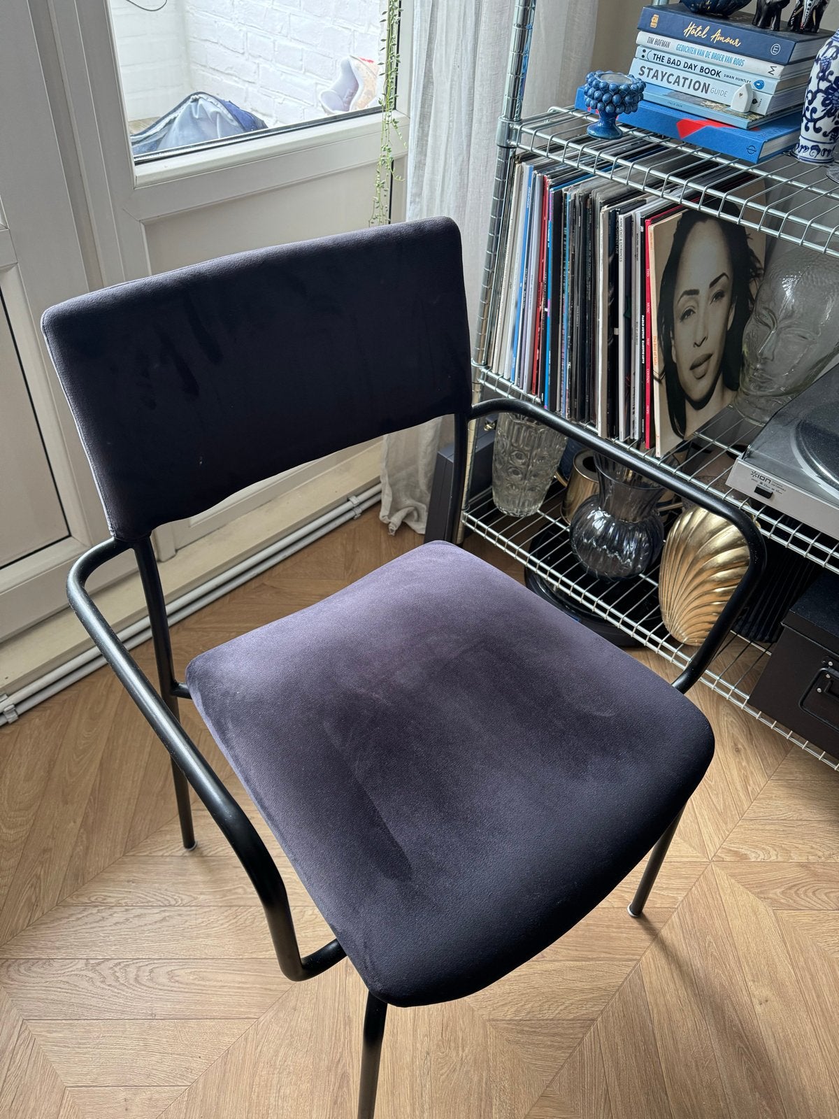 Zwarte velvet stoel met armleuningen, Ophalen, Gebruikt, Zwart, Eén
