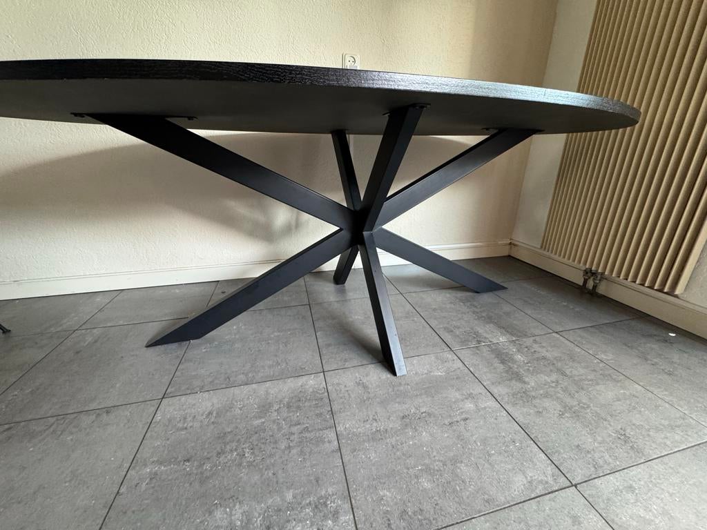Zwarte eettafel in goede staat, Huis en Inrichting, Tafels | Eettafels, Ophalen of Verzenden, Zo goed als nieuw, Rond, Overige houtsoorten