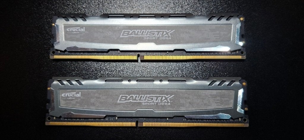 2x 8GB DDR4 Crucial Ballistix Sport LT  2400MHz, DDR4, Ophalen of Verzenden, Zo goed als nieuw, Desktop