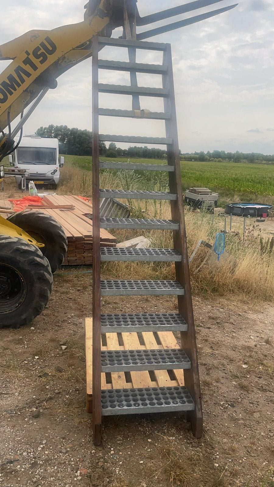 Hardhouten trap met stalen treden, Doe-het-zelf en Verbouw, Ophalen, Zo goed als nieuw, 2 tot 4 meter