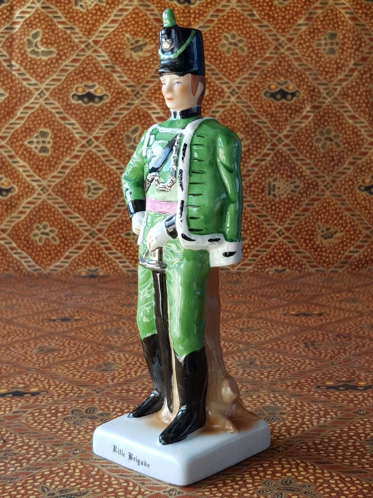 Mooi vintage beeldje uit Engeland van historische soldaat., Ophalen of Verzenden
