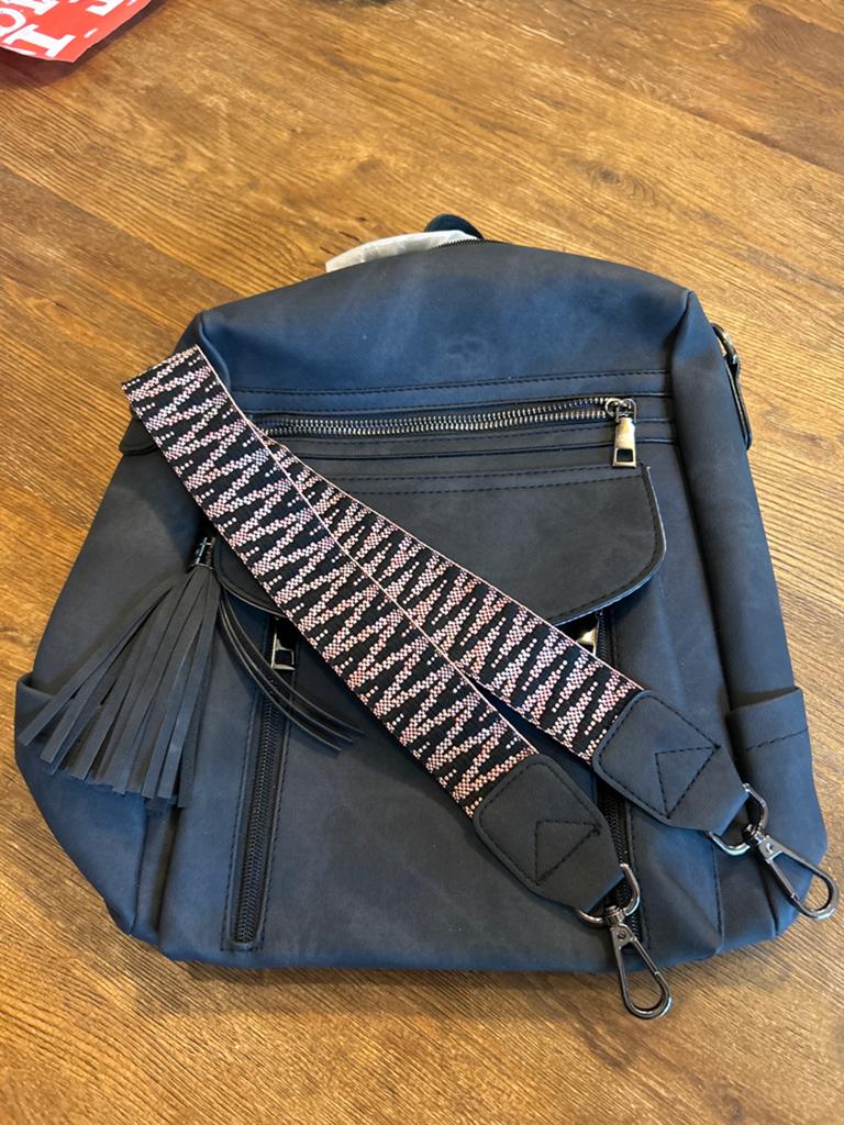 Stijlvolle Zwarte Rugzak met Verwisselbare Banden, Overige merken, 25 tot 40 cm, Ophalen of Verzenden, Zo goed als nieuw