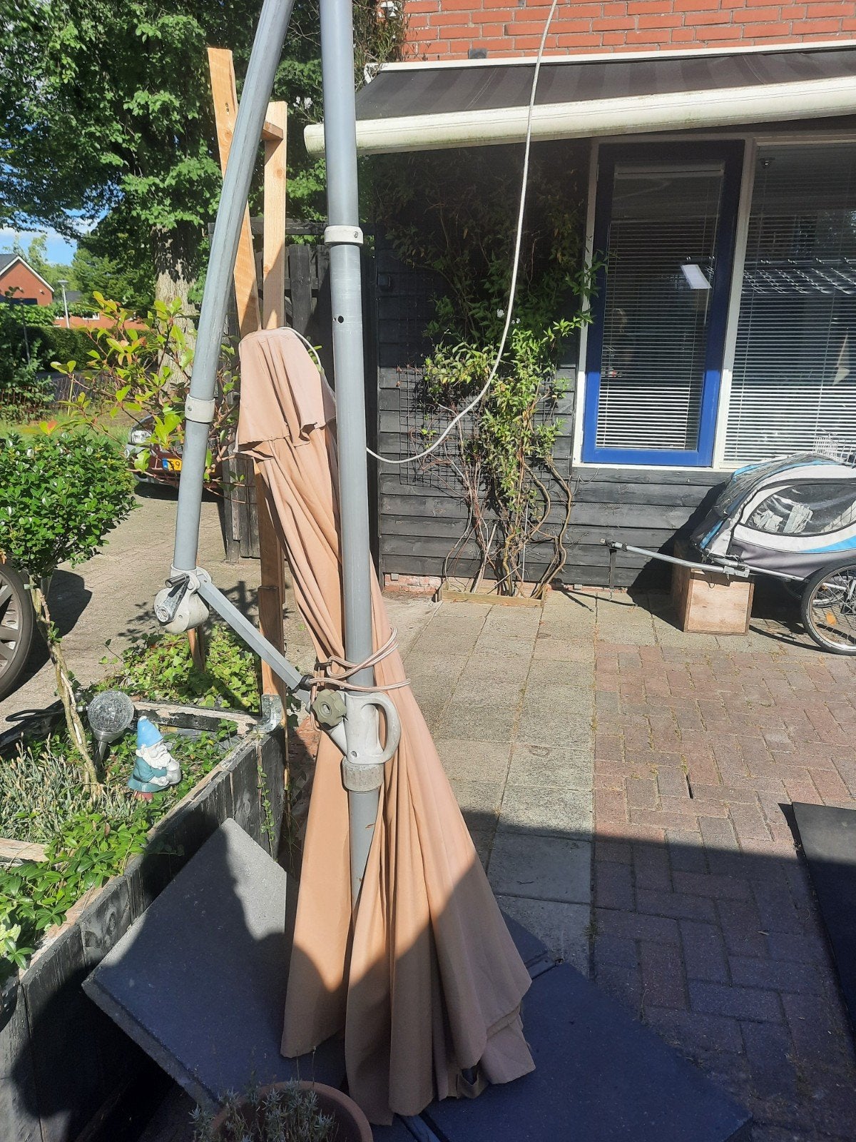 gratis zweefparasol., Ophalen, Zo goed als nieuw, Zweefparasol