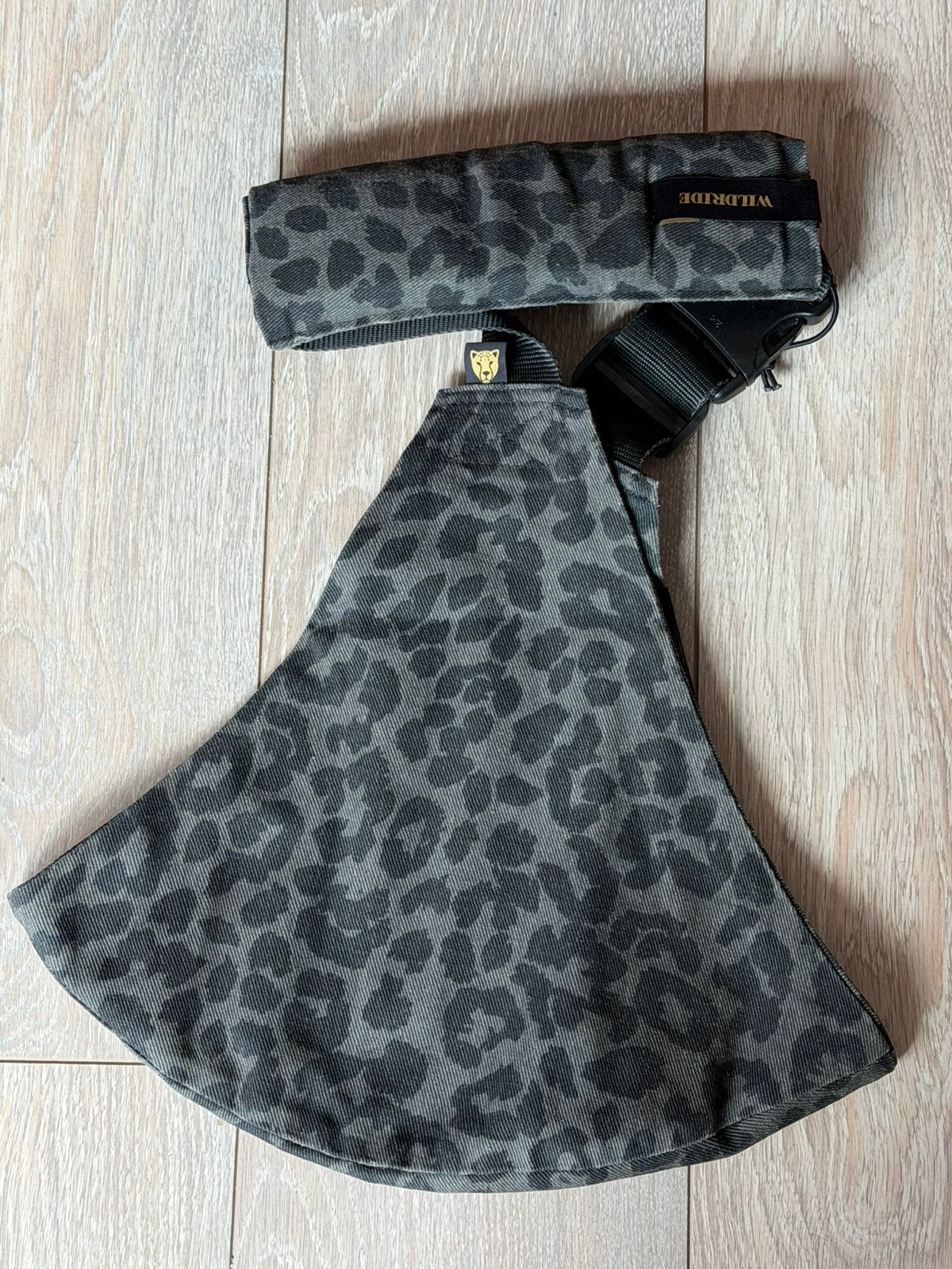 Wildlife kinderdrager 0-4jr, grijs luipaard print, ZGAN, Overige merken, Verzenden, Zo goed als nieuw, Rug