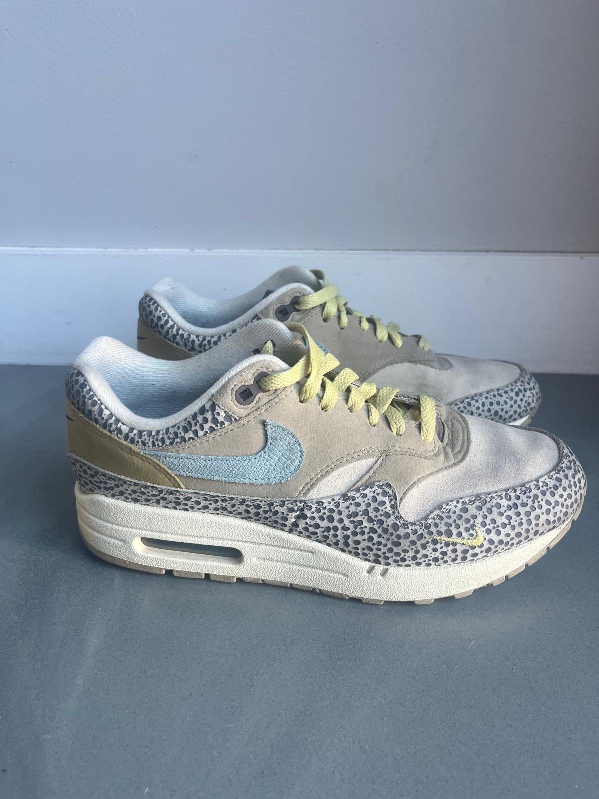 Nike Air Max 1 Safari Cobblestone - Maat 40.5, Kleding | Dames, Schoenen, Ophalen of Verzenden, Gedragen, Overige kleuren, Sneakers of Gympen
