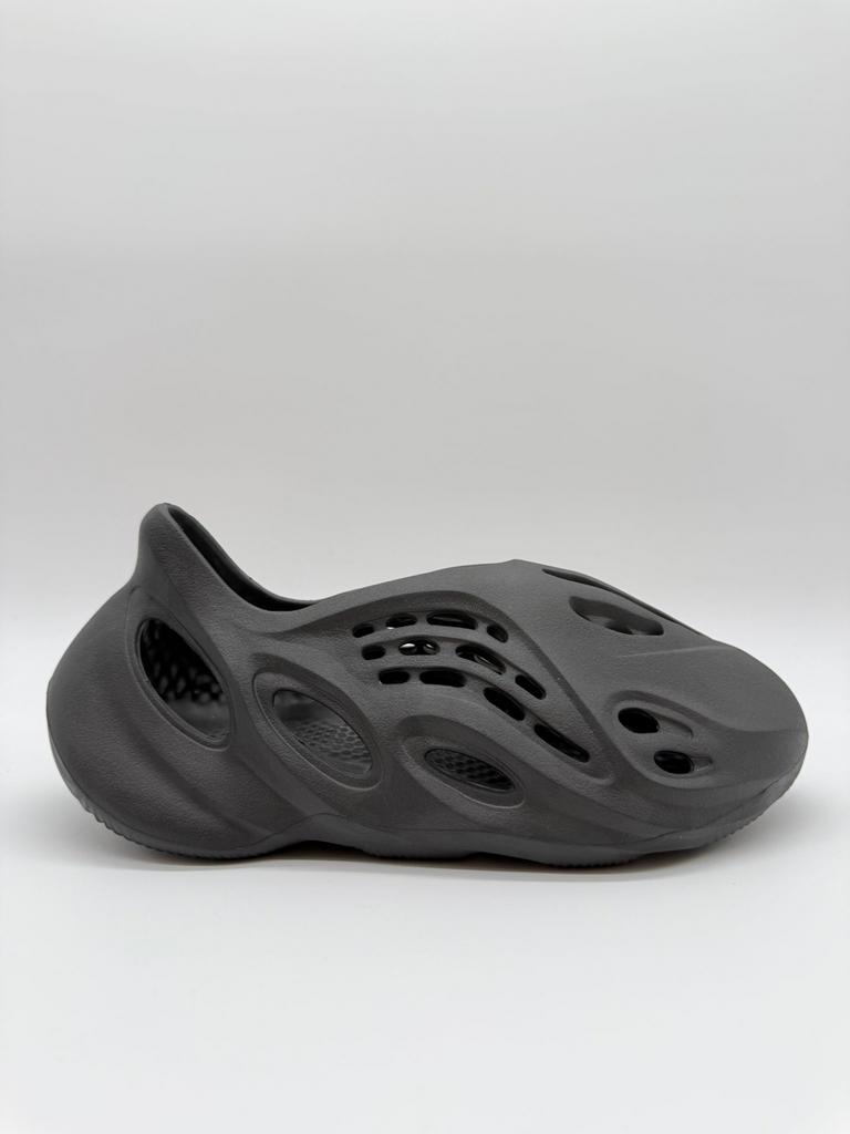 Yeezy Foam Runner Onyx - Maat 43 - Nieuw (DS), Kleding | Heren, Schoenen, ., Zwart, Nieuw, Ophalen of Verzenden