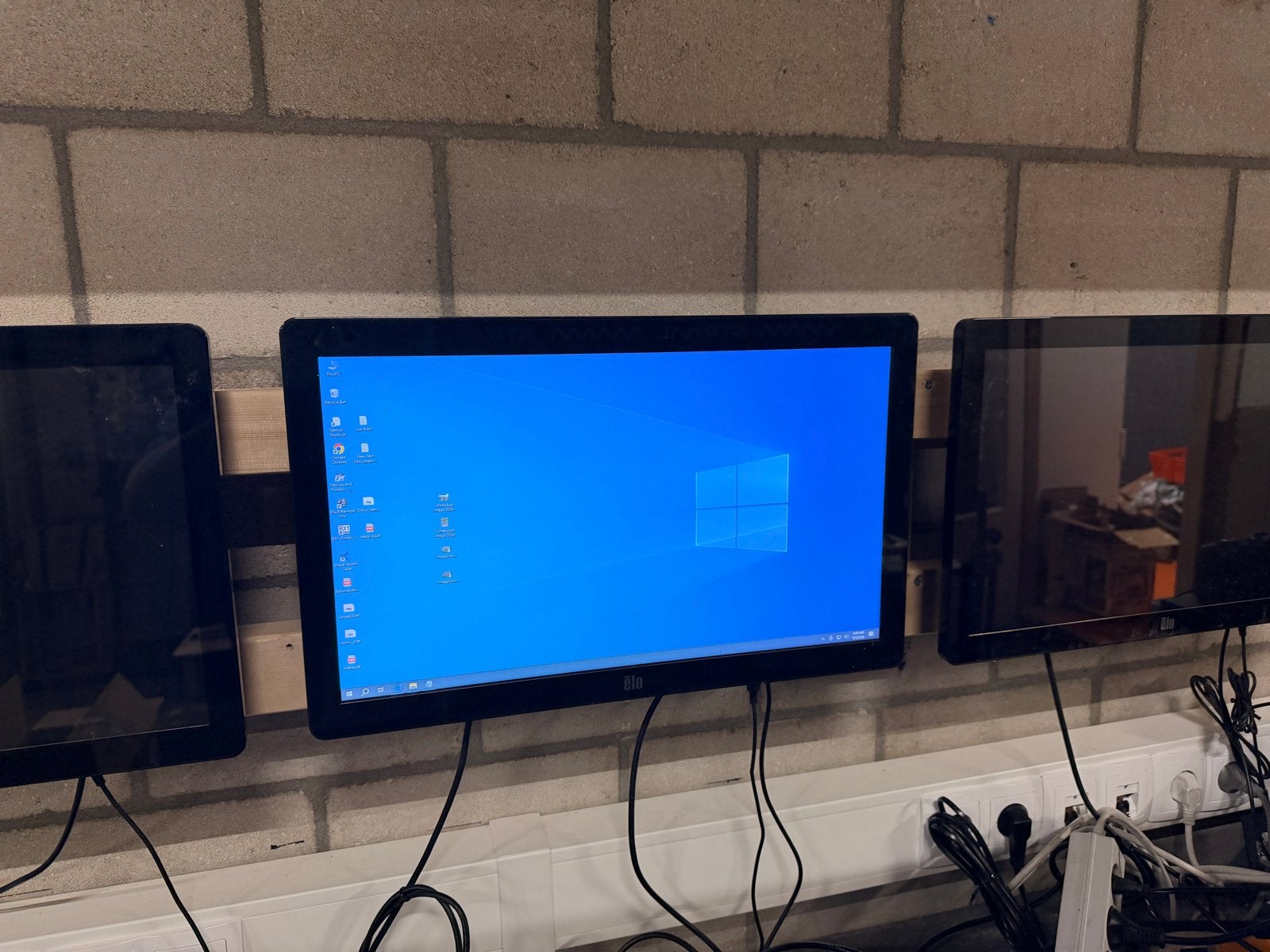 ELO 22 inch touchscreen monitor met VGA aansluiting, Computers en Software, Monitoren, Ophalen of Verzenden, Gebruikt, VGA, Touchscreen