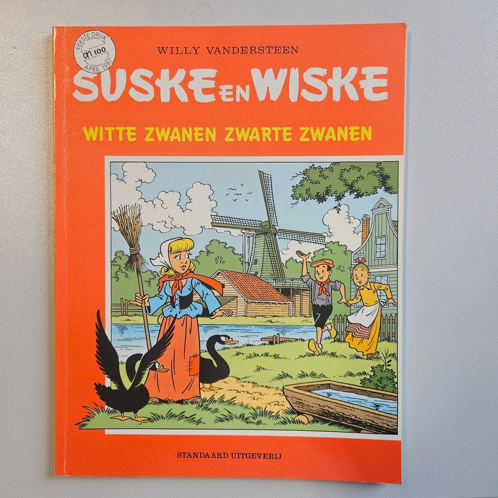 Suske en Wiske - Witte Zwanen Zwarte Zwanen (Eerste Druk), Eén stripboek, Ophalen of Verzenden, Gelezen