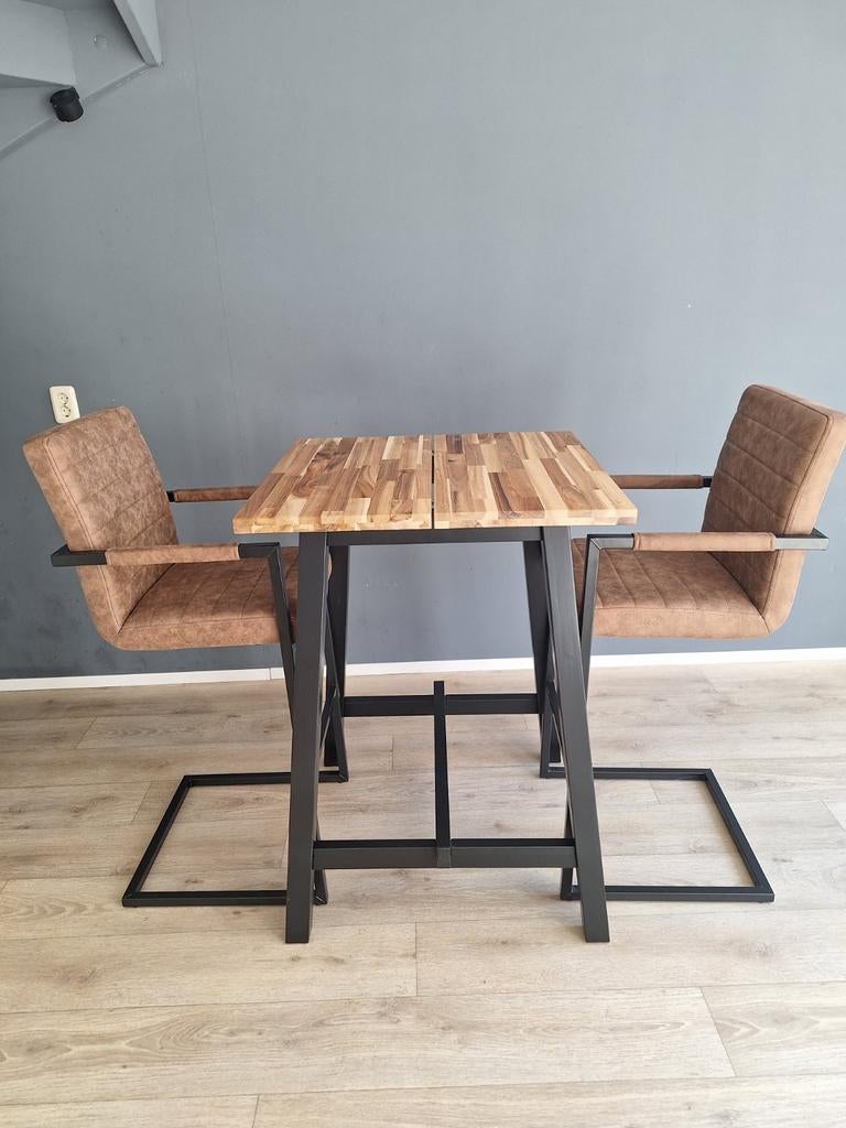 Hoge tafel (Ikea) met 2 barstoelen (Leen Bakker), Ophalen