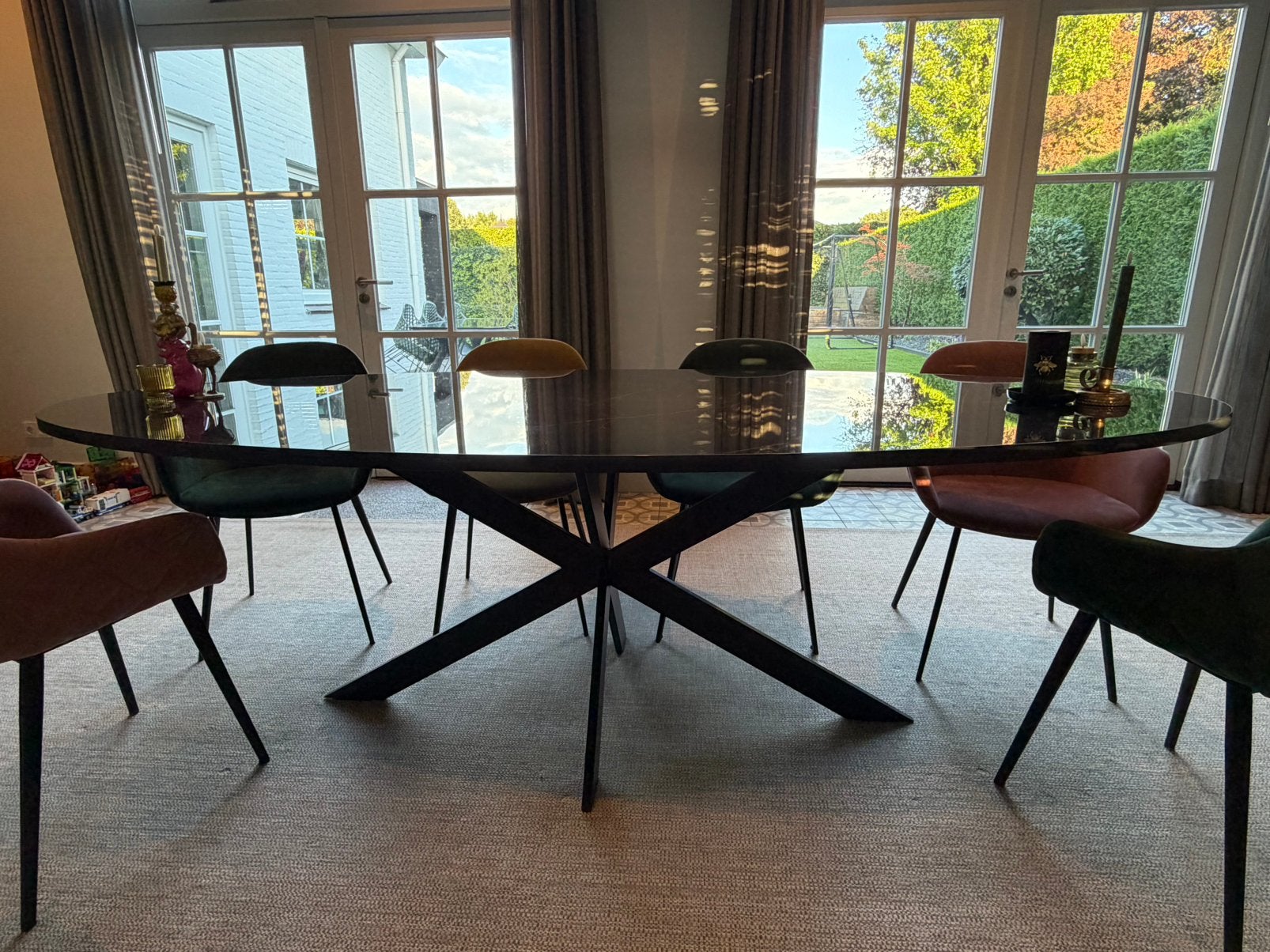 Foto 4 van Eettafel zwart ovaal 240x110cm