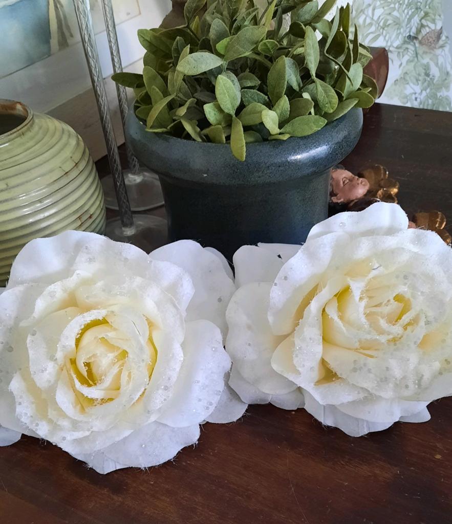 2 grote witte kunstzijden rozen met clips 20 cm doorsnede, Binnen, Verzenden, Kunstbloem, Nieuw