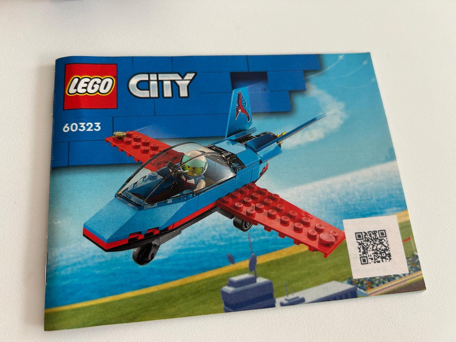 Lego City 60323 Stuntvliegtuig, Ophalen of Verzenden, Zo goed als nieuw
