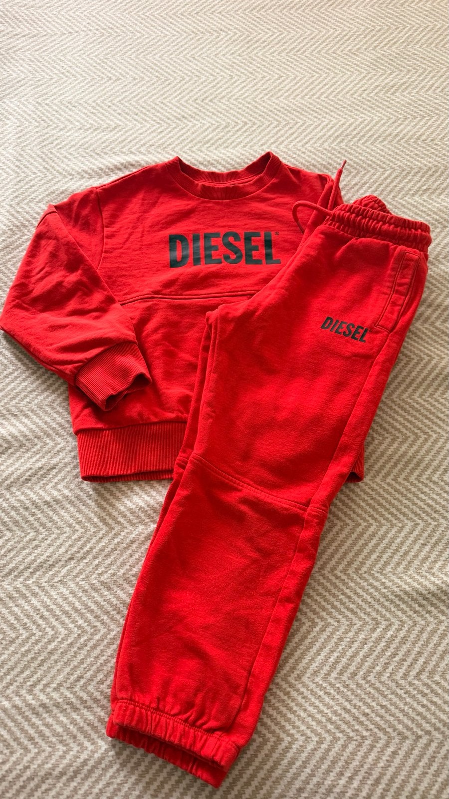 Diesel trainingspak rood voor kinderen, Ophalen, Gebruikt, Jongen of Meisje