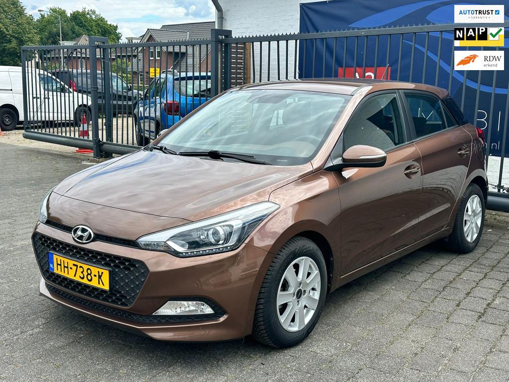 Hyundai I20 1.2 HP i-Motion Comfort / AIRCO / CRUISE CONTROL, Auto's, Hyundai, Euro 6, 4 cilinders, Bruin, Origineel Nederlands