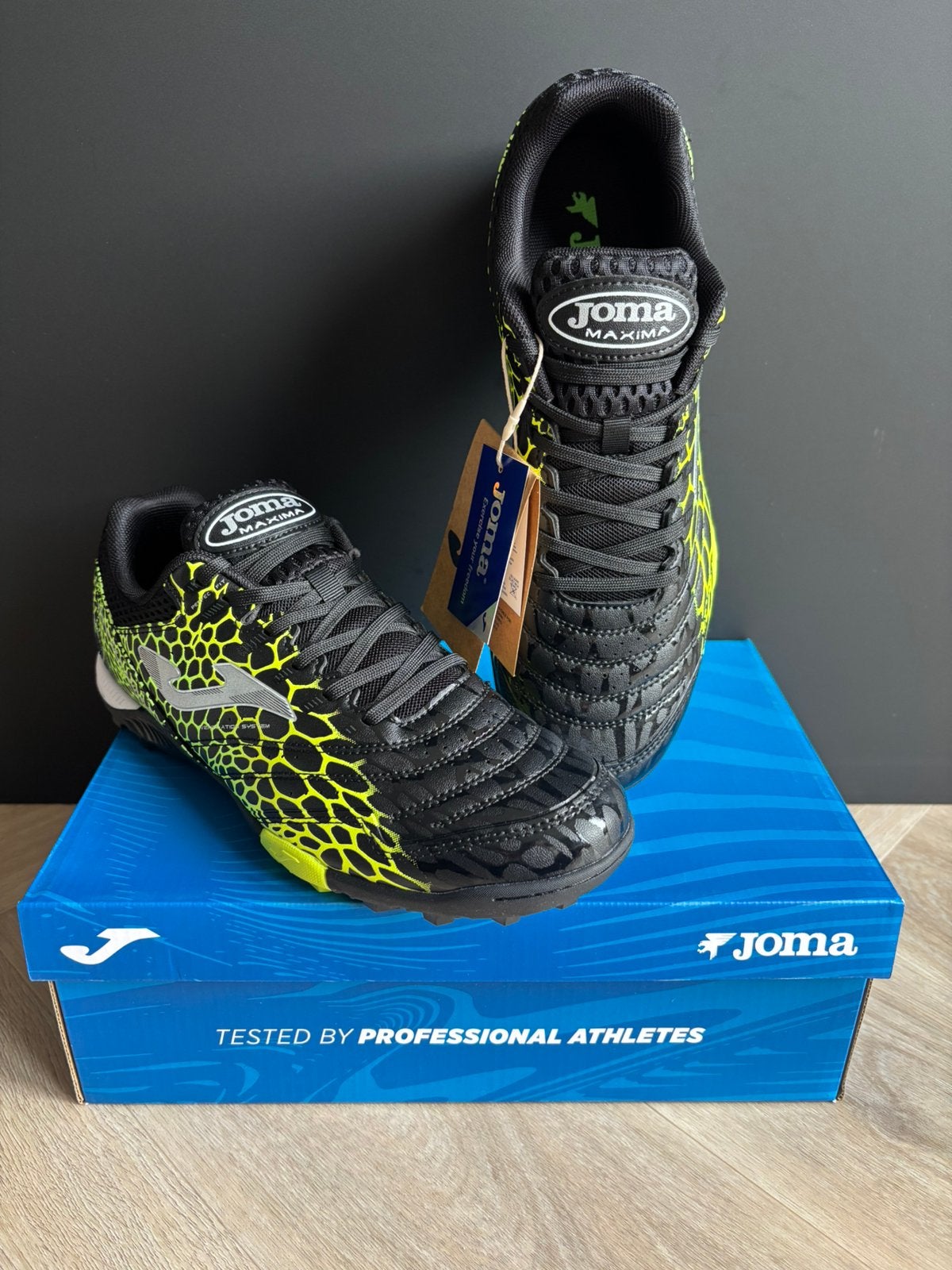 Joma Maxima  turf voetbalschoenen black yellow mt42 – nieuw, Maat XS of kleiner, Schoenen, Nieuw, Ophalen of Verzenden