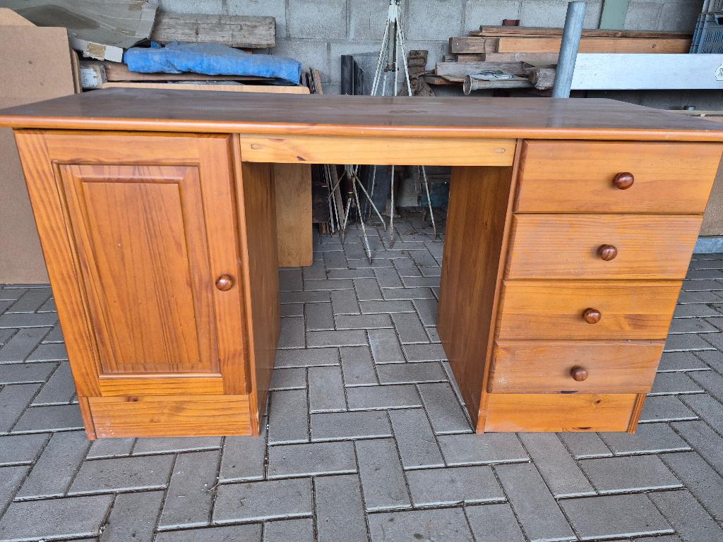 Bureau grenen., Ophalen, Gebruikt, Kinderbureau