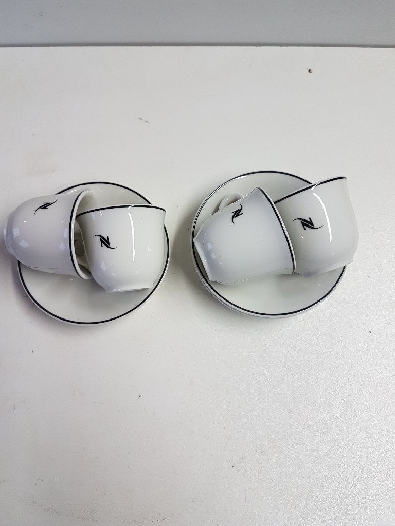 Nespresso, 4 st kop (7cm) inclusief 3 st schotels ., Ophalen of Verzenden, Zo goed als nieuw, Overige stijlen, Kop(pen) en/of Schotel(s)