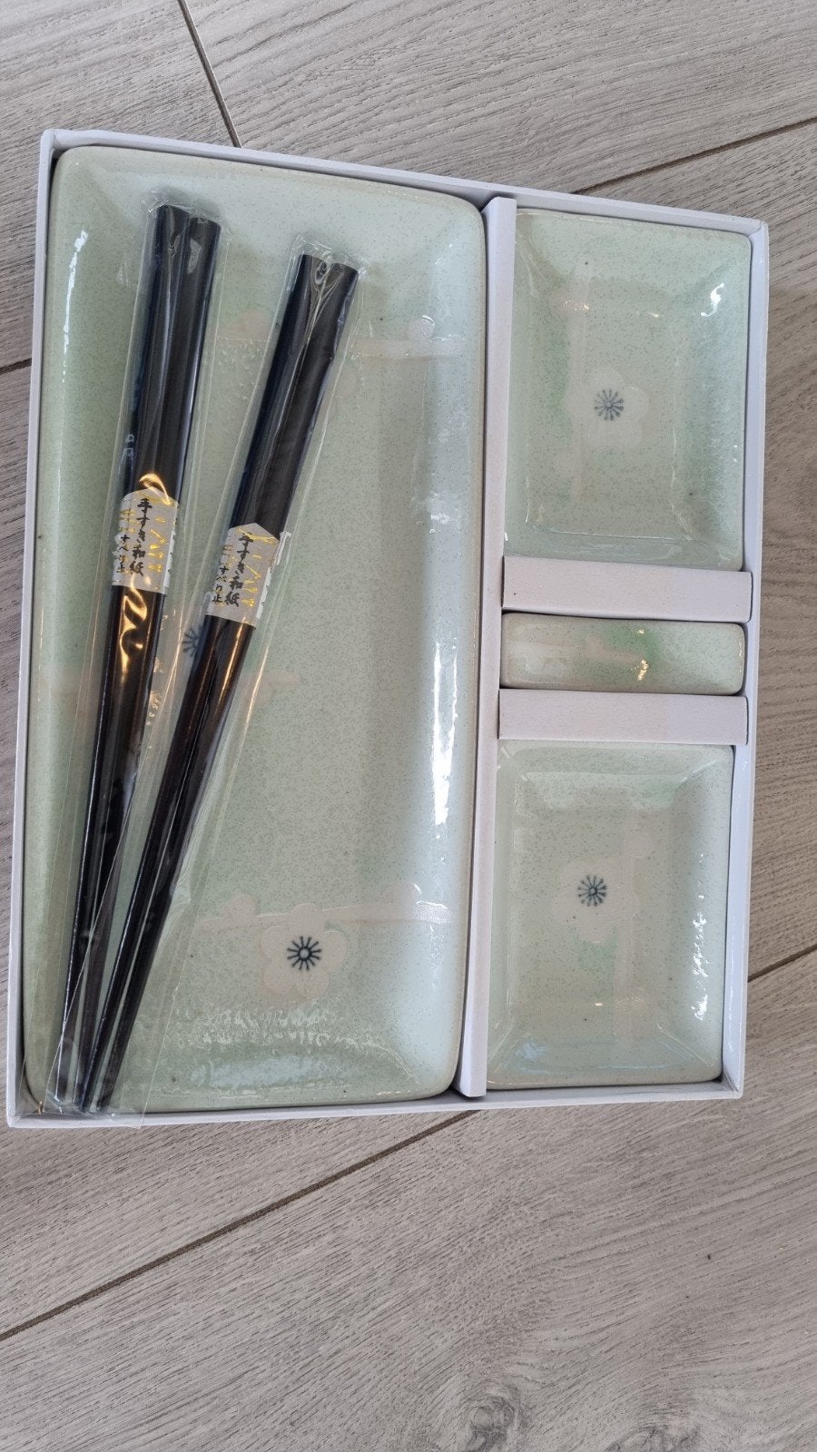 Sushi set met stokjes en schaaltjes - Nieuw in doos, Aziatisch, Keramiek, Nieuw, Ophalen of Verzenden