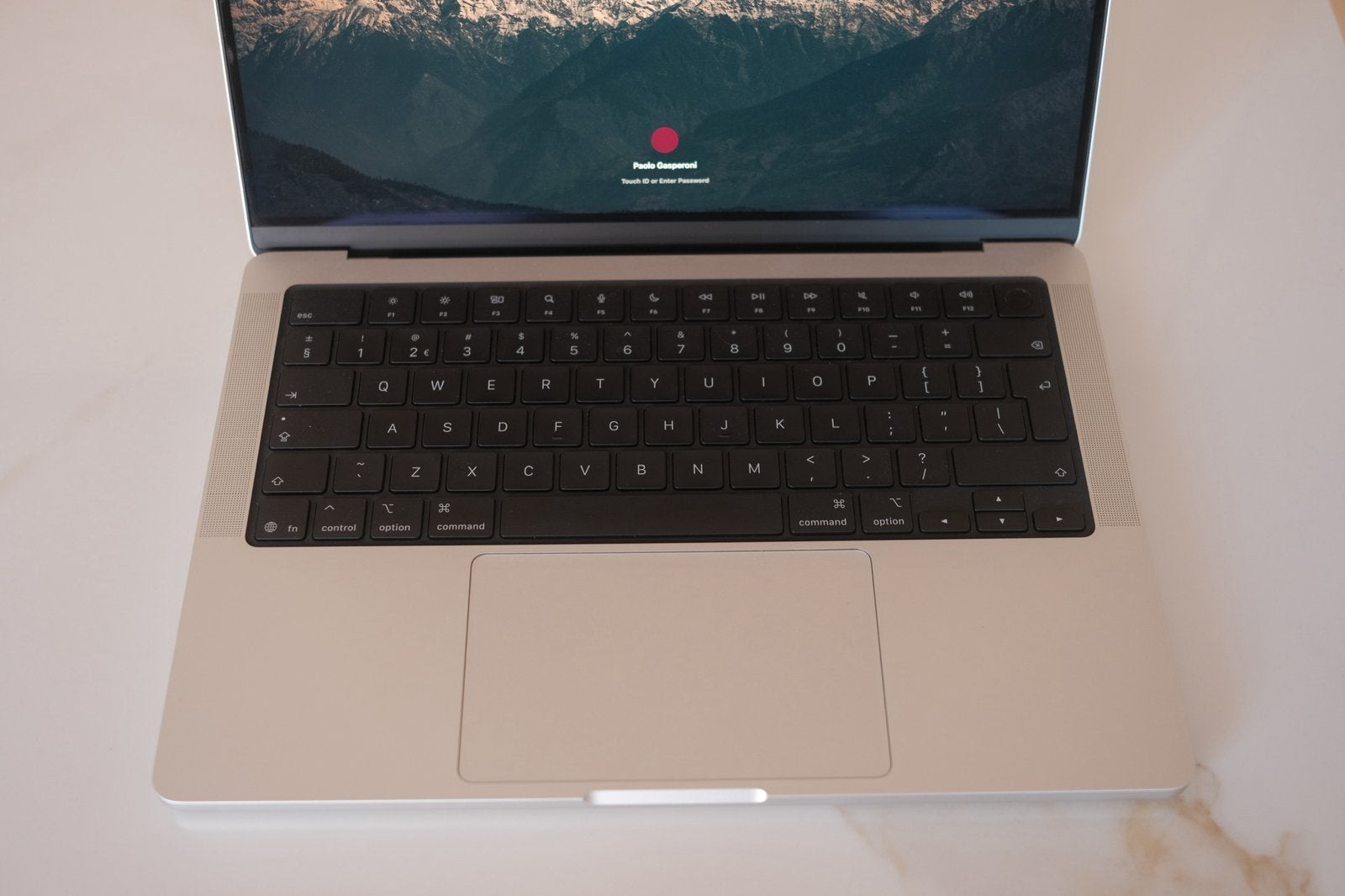 Foto 5 van Macbook Pro M5 Zilver (Zo goed als nieuw)