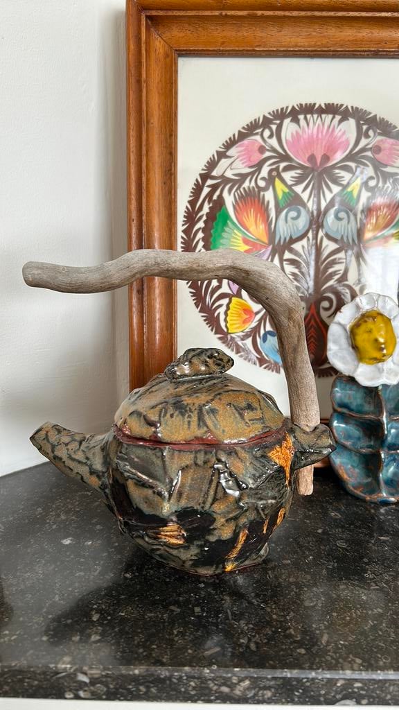 Prachtig uniek studio pottery theepotje aards antroposofisch, Ophalen of Verzenden