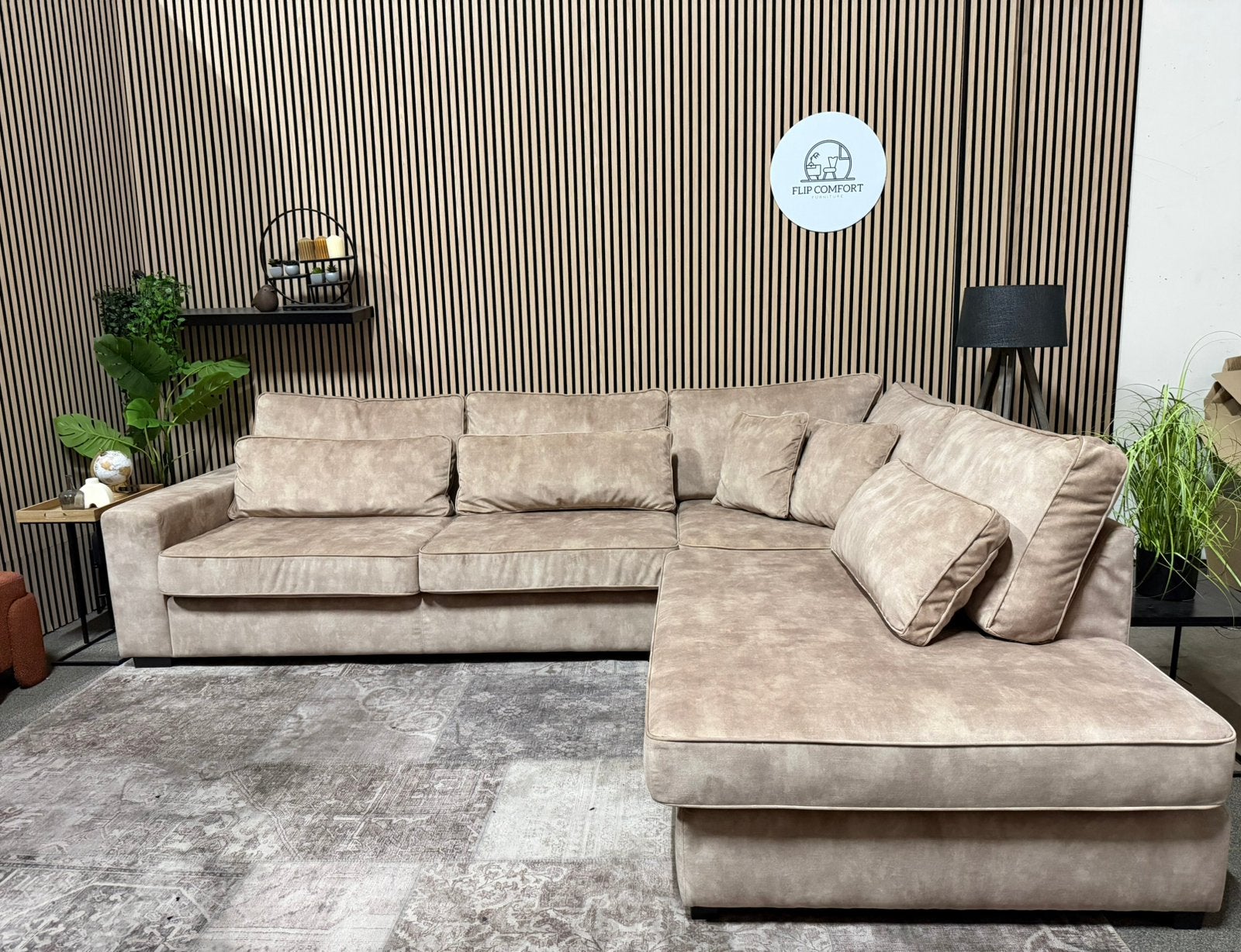 “GRATIS LEVERING” Velvet zandkleurige hoekbank! 310x245, Huis en Inrichting, Banken | Bankstellen, 125 tot 150 cm, Fluweel, zandkleur, als nieuw, grote bank, u bank
