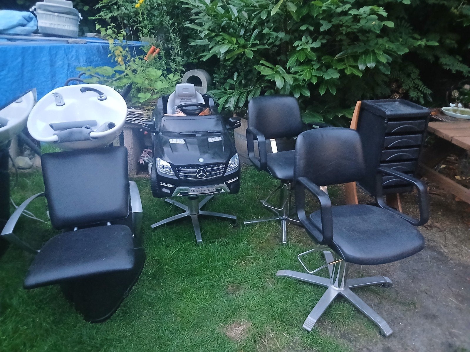 Kappersstoelen, wasbak en kinderauto, Ophalen, Gebruikt, Klassiek/Modern, Zwart