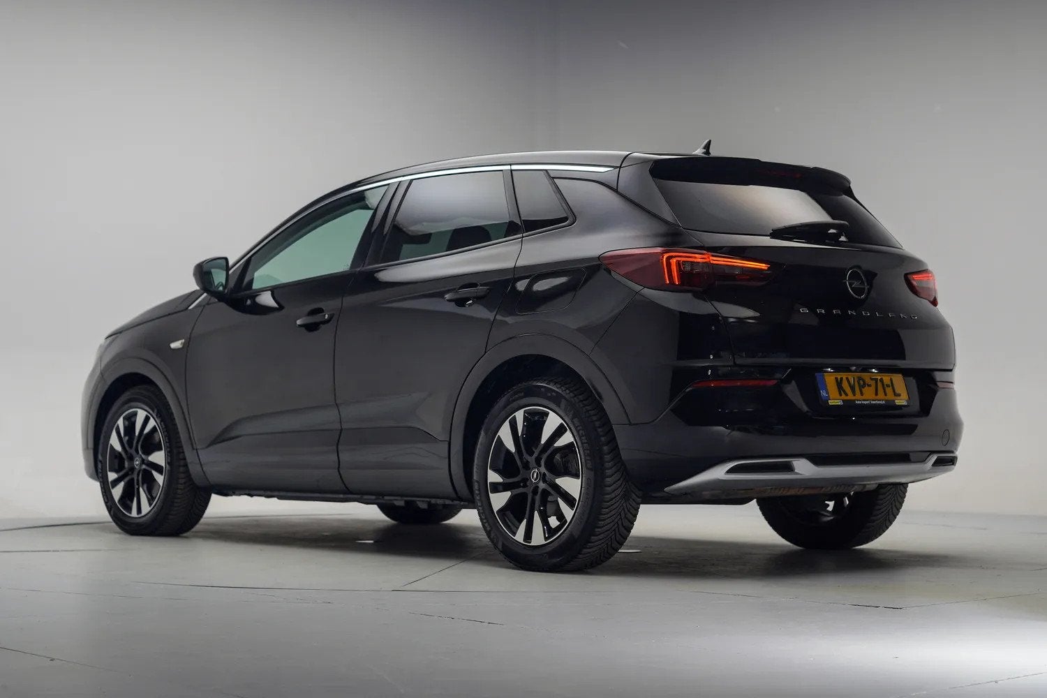 Opel Grandland X 1.6 Turbo Plug-In Hybrid Business Elegance, Dealer onderhouden, 4 cilinders, Zwart, Bedrijf