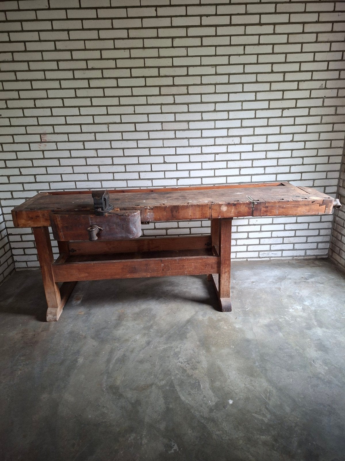 Robuuste houten werkbank met bankschroef, Ophalen of Verzenden, Gebruikt, 170 cm of meer, Bankschroef