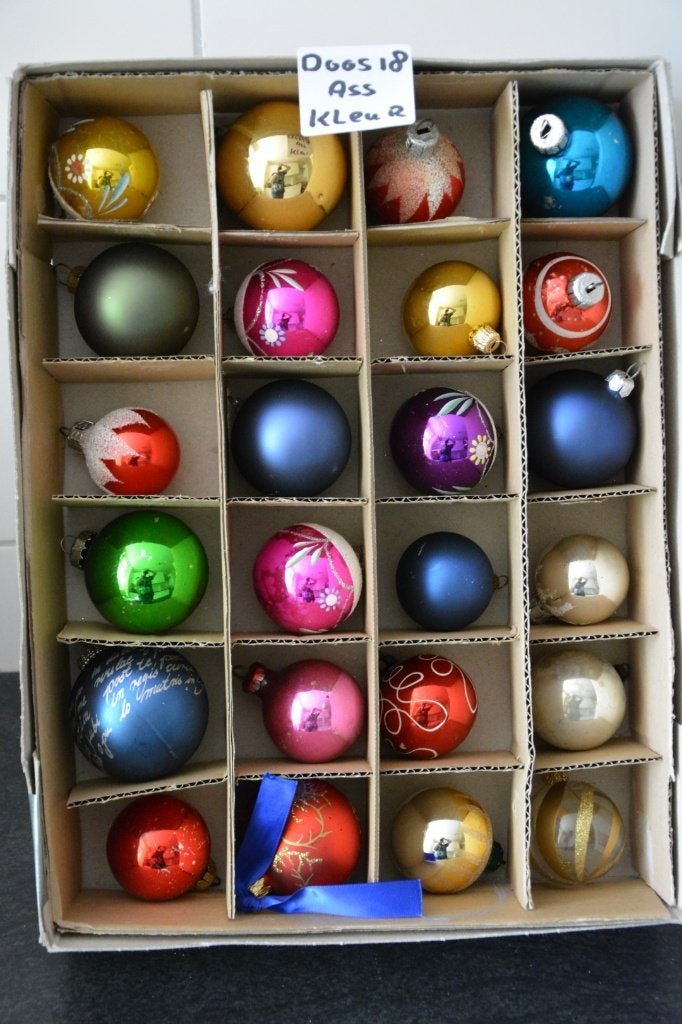 Kerstballen gekleurd Doos 18, Diversen, Ophalen of Verzenden, Zo goed als nieuw