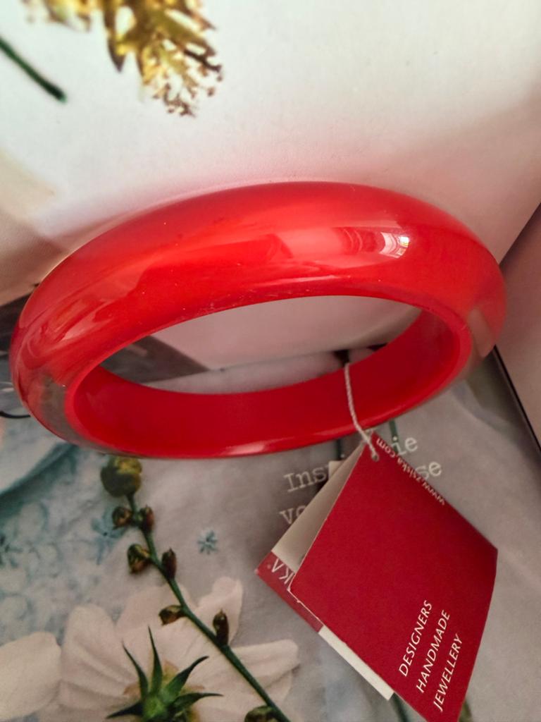 Zsiska armband maat S - Rode hars met transparante laag, Ophalen of Verzenden, Nieuw, Rood, Kunststof of Plastic