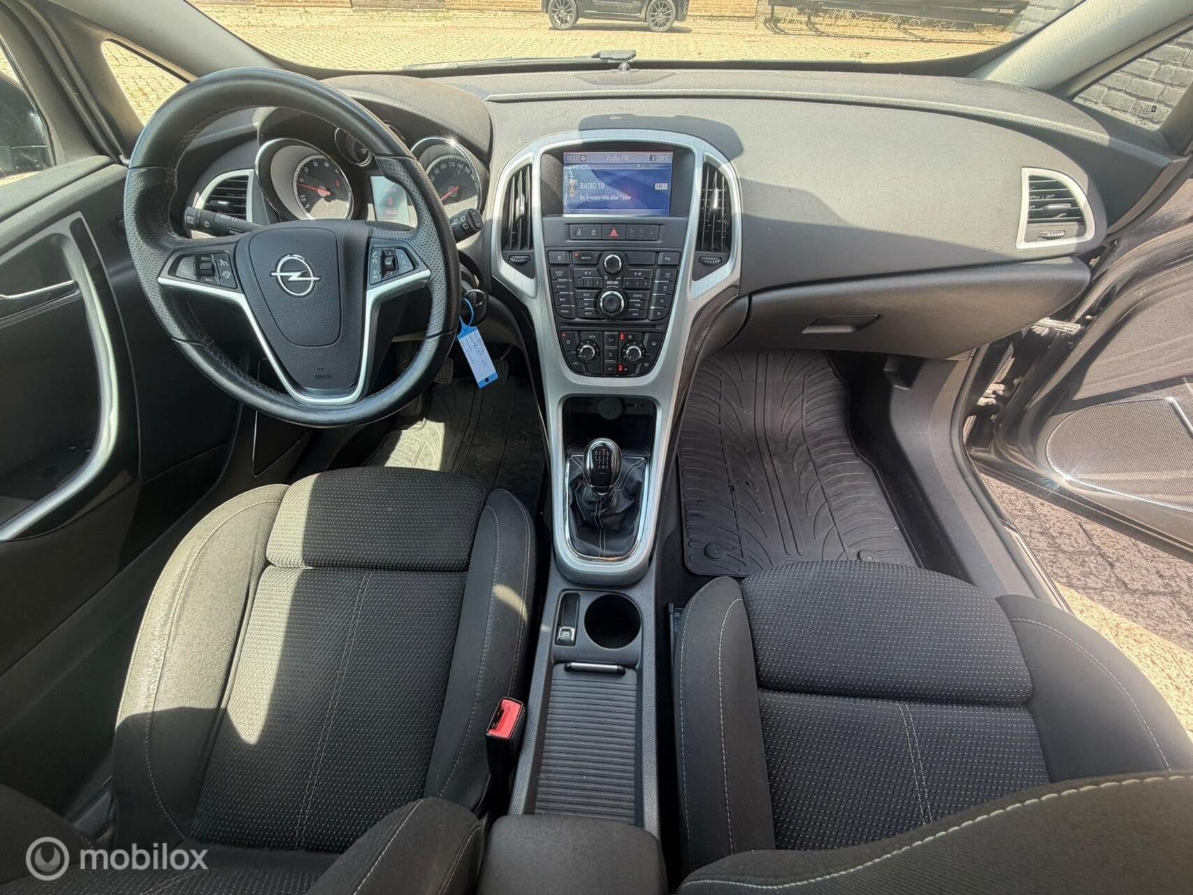 Foto 10 van Opel Astra GTC 1.4 Turbo Sport