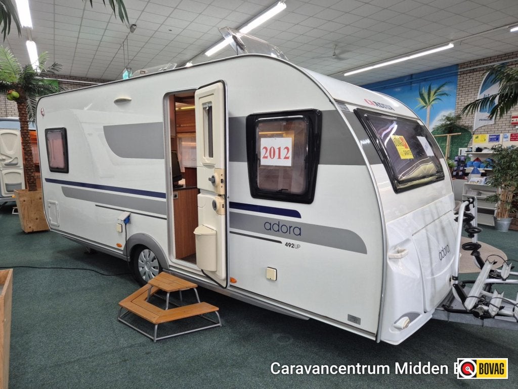 Adria Adora 492 UP AIRCO-MOVER-VOORTENT, Caravans en Kamperen, Rondzit, Bedrijf, Schokbreker, Tot en met 4