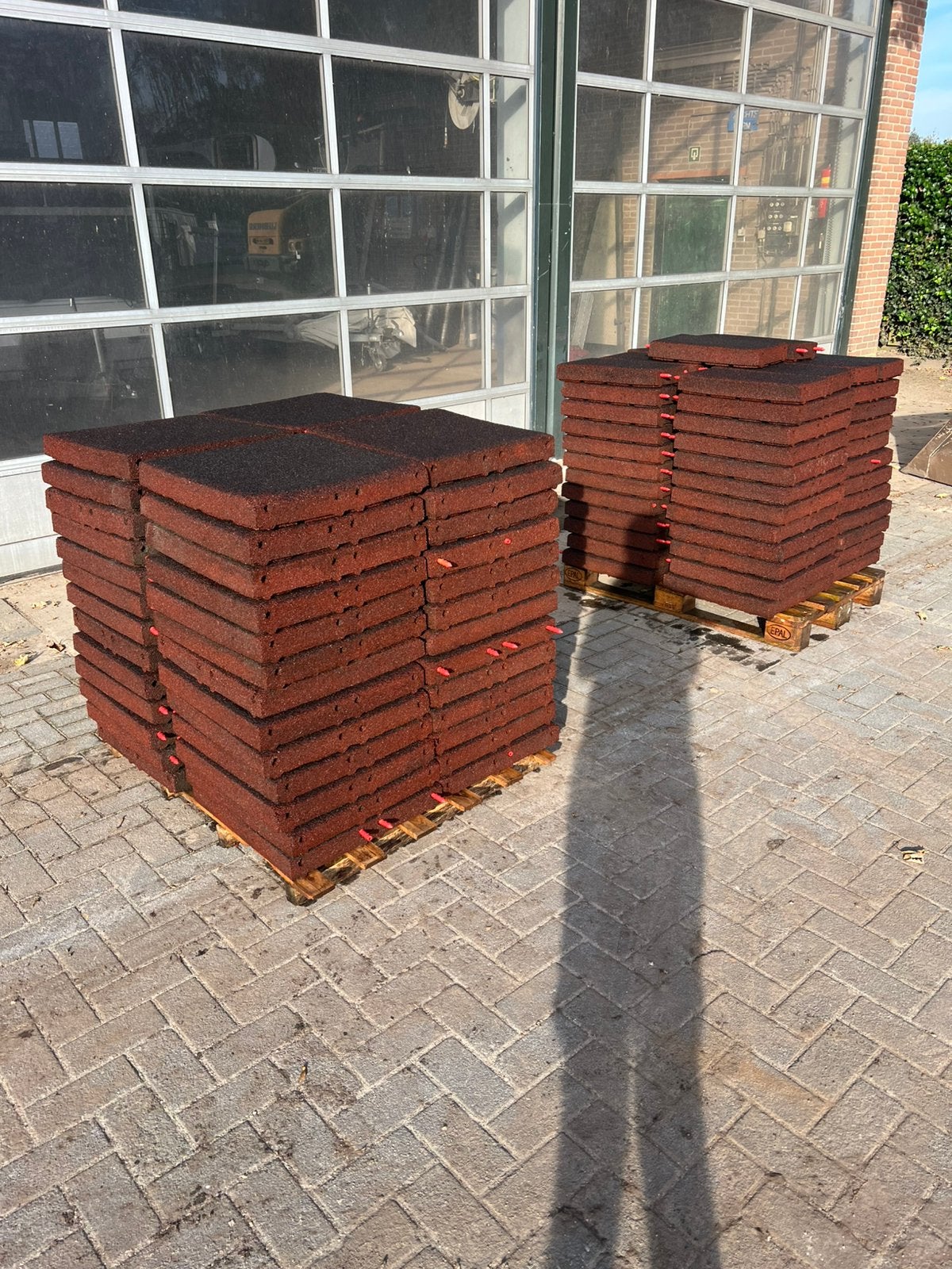 Rubber tegels 50x50x7,5 cm speeltoestellen, paardenstallen, Ophalen, Gebruikt