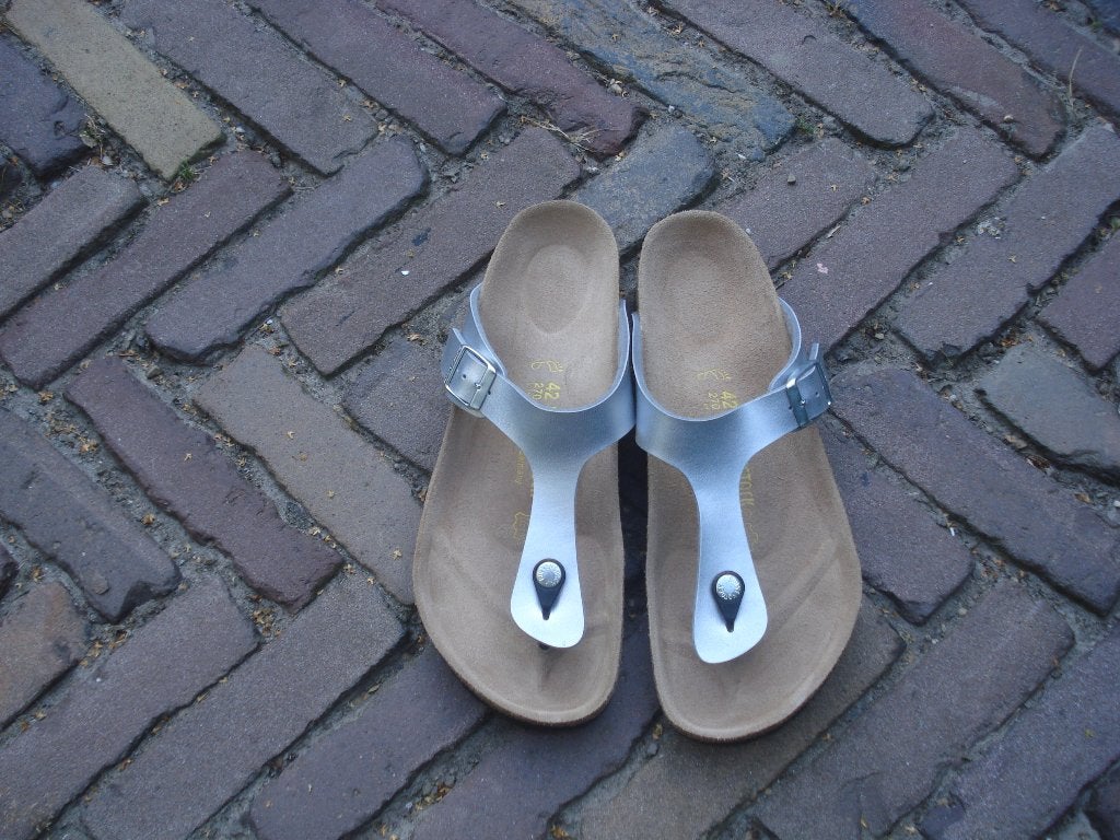 BIRKENSTOCK GIZEH ZILVER NIEUW 42 GRATIS VERZENDING PER POST, Slippers, Overige kleuren, Verzenden, Nieuw