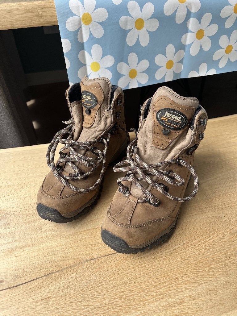 Meindl Wandelschoenen vrouwen maat 40, Ophalen, Zo goed als nieuw, Schoenen