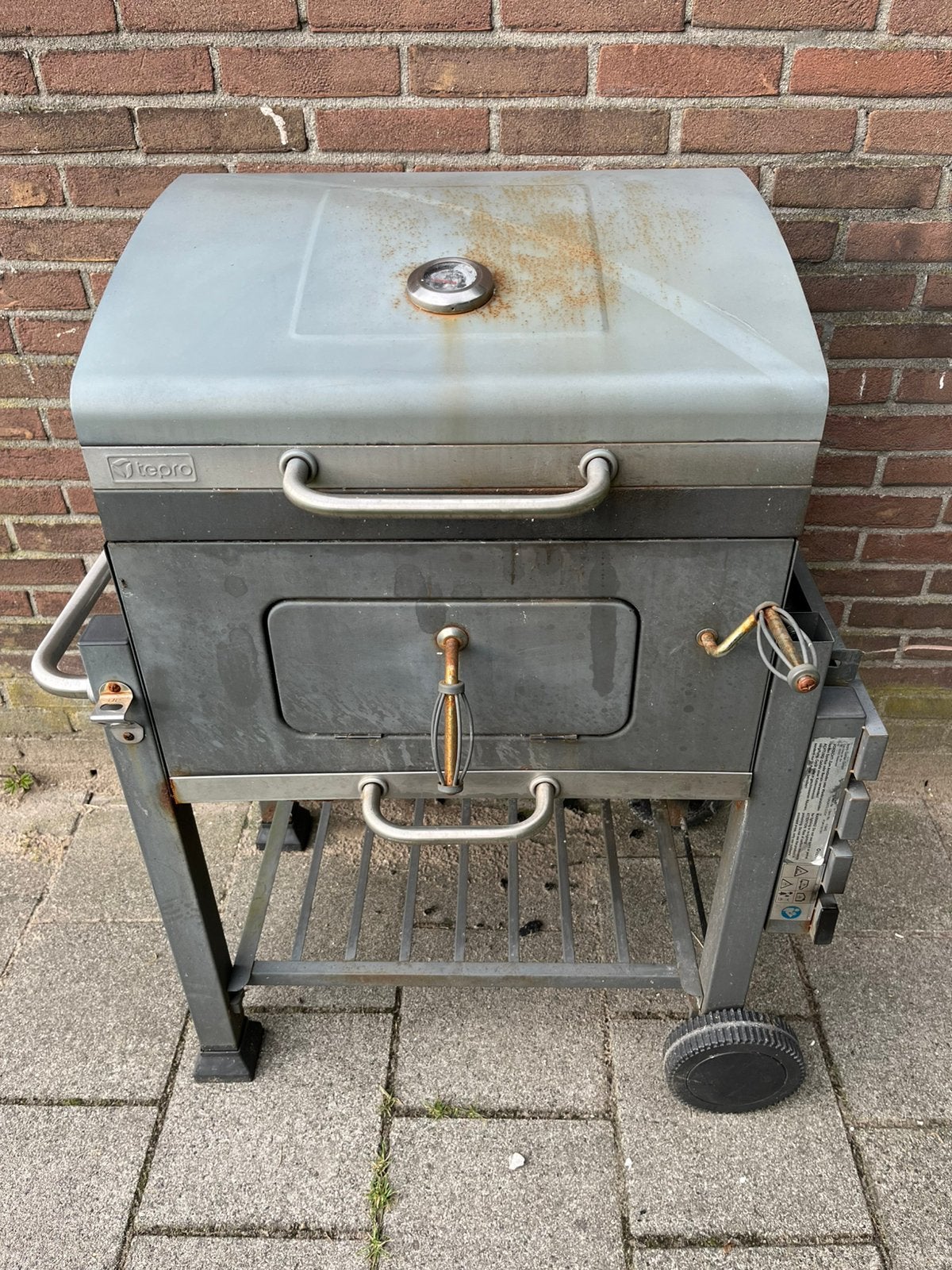 BBQ Tepro Houtkoolbarbecue met wielen, Ophalen, Gebruikt