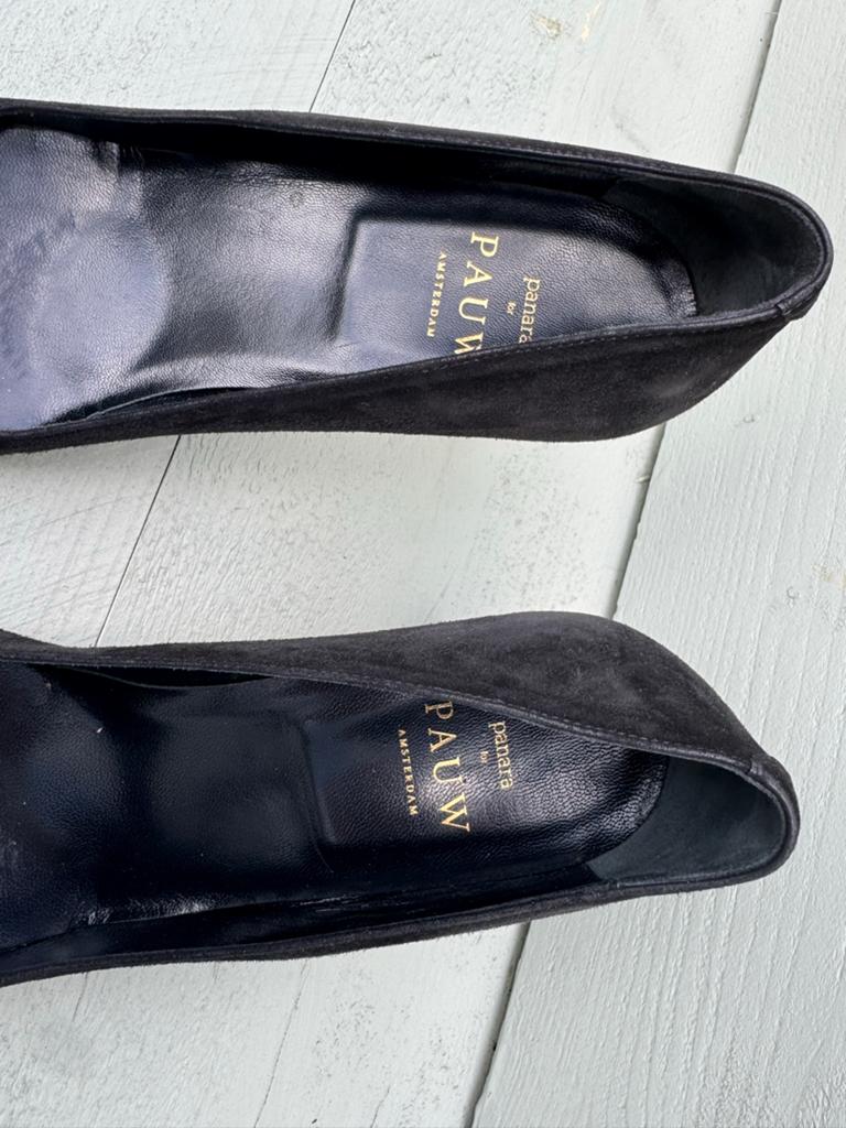 Panara by Pauw Amsterdam Zwarte Suède Pumps, Kleding | Dames, Pumps, Zwart, Ophalen of Verzenden, Zo goed als nieuw