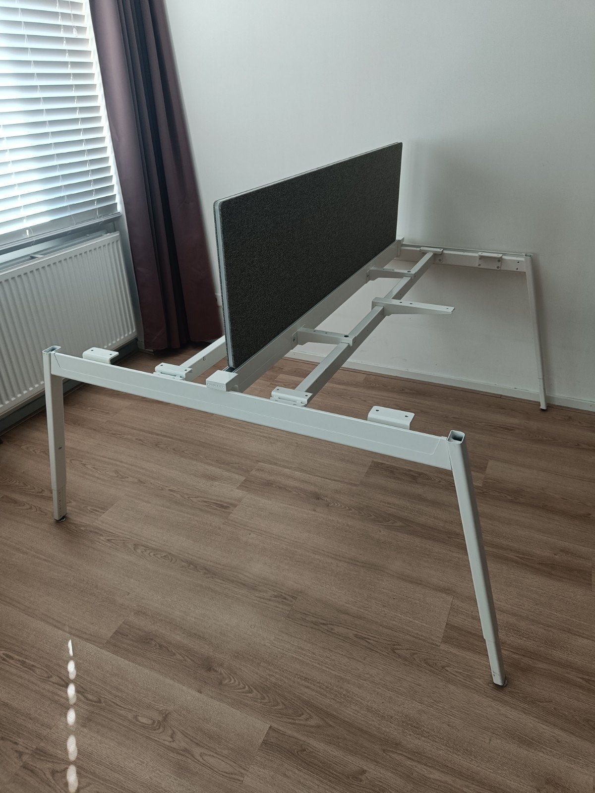 Haworth office desk frame dual setup, Huis en Inrichting, Bureaus, Ophalen