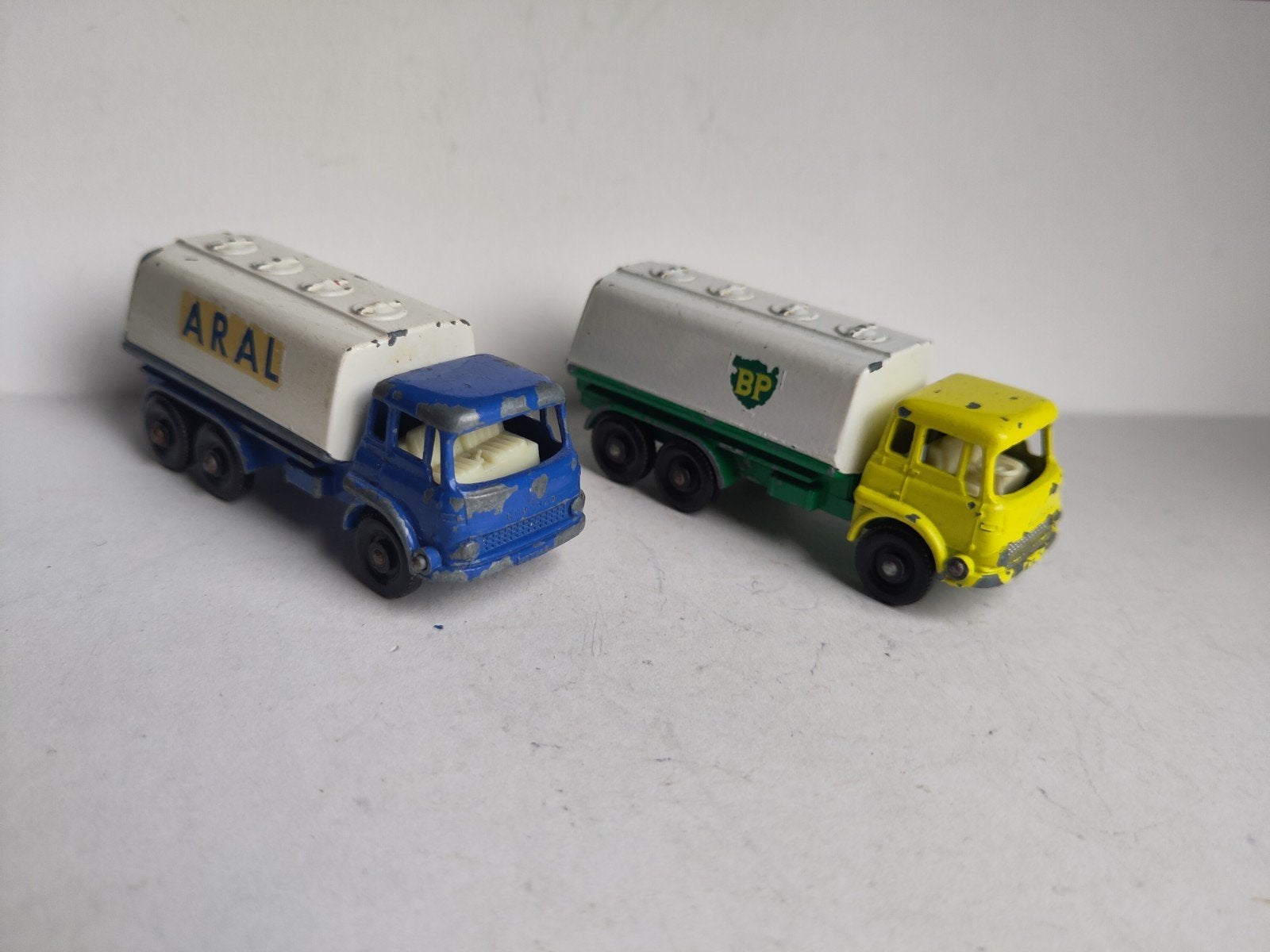 2x Lesney Matchbox No. 25c Bedford TK Tanker BP & ARAL, Ophalen of Verzenden, Gebruikt, Auto, Lesney